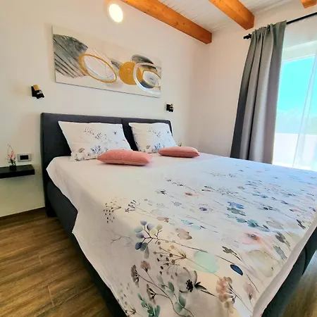 Vila Rosea Domus Zadarvillas *