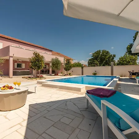 Rosea Domus Zadarvillas Vila *